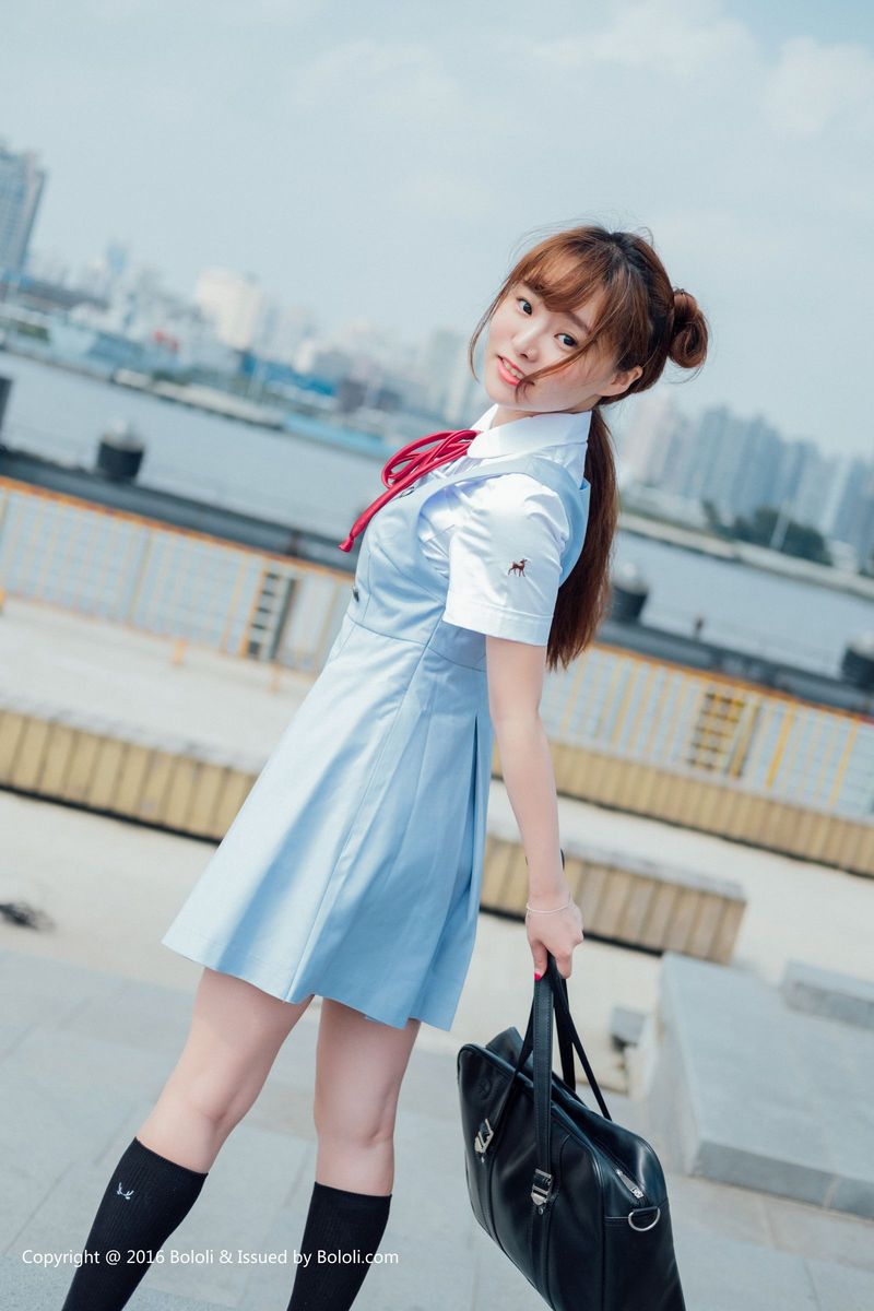 美女模特柳侑绮身着校服青涩回忆主题户外养眼写真