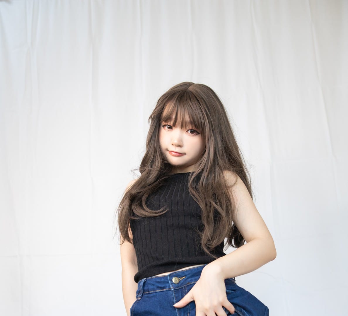 神沢永莉暗黑系写真 冷眸配深色衣 像漫画暗黑篇走出来的主角 张力藏在留白里