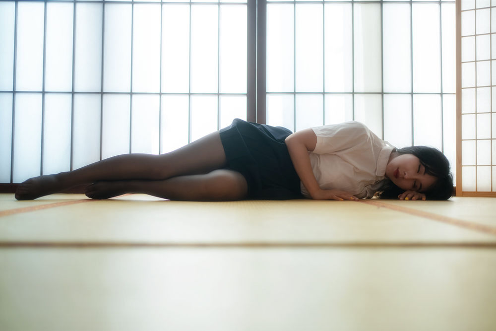 性感与酷帅的碰撞:Coser云溪溪演绎全新女警版尤尔哈2B