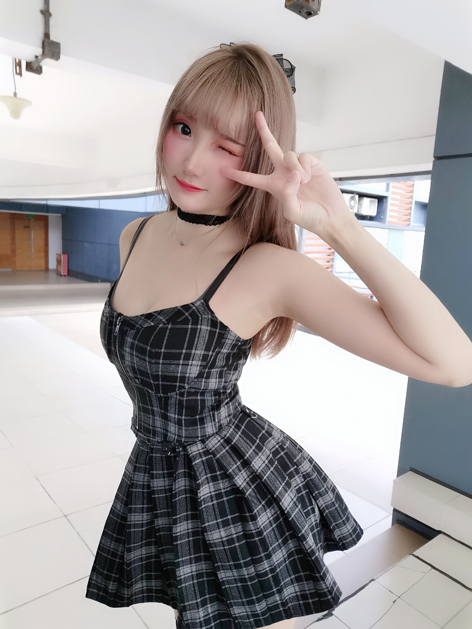 瓜希酱cos图集，蓝色的大眼睛，美呆了