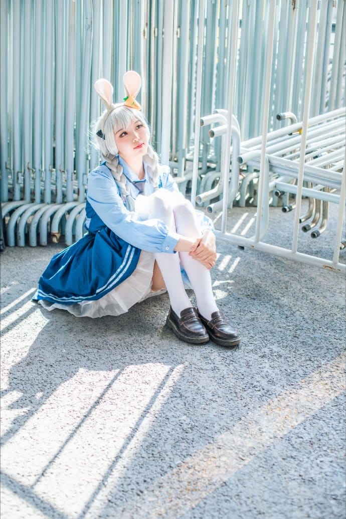 神沢永莉暗黑系写真 冷眸配深色衣 像漫画暗黑篇走出来的主角 张力藏在留白里